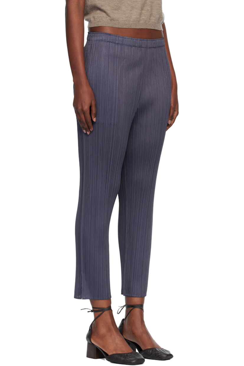 Garment-pleated tricot trousers.

· Slim-fit 
· Elasticized waistband

Supplier color: Dark gray