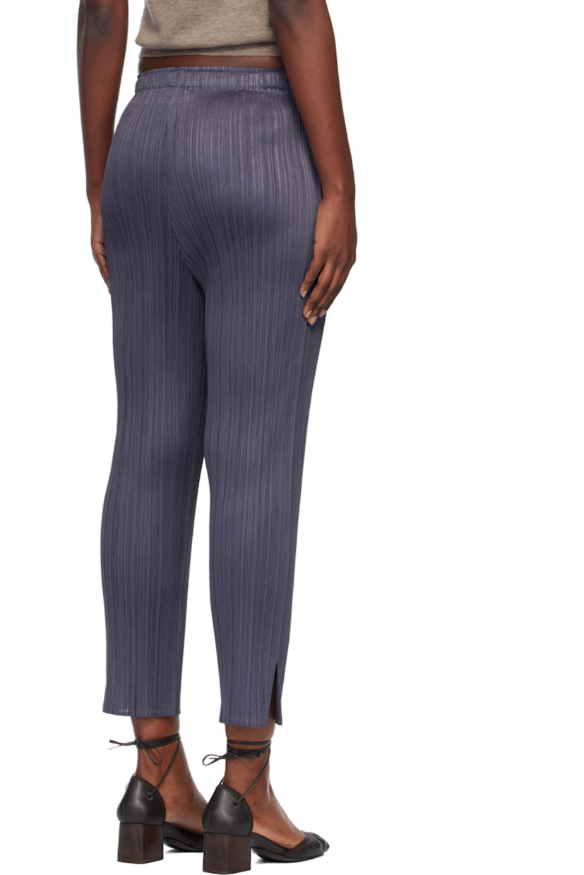 Garment-pleated tricot trousers.

· Slim-fit 
· Elasticized waistband

Supplier color: Dark gray