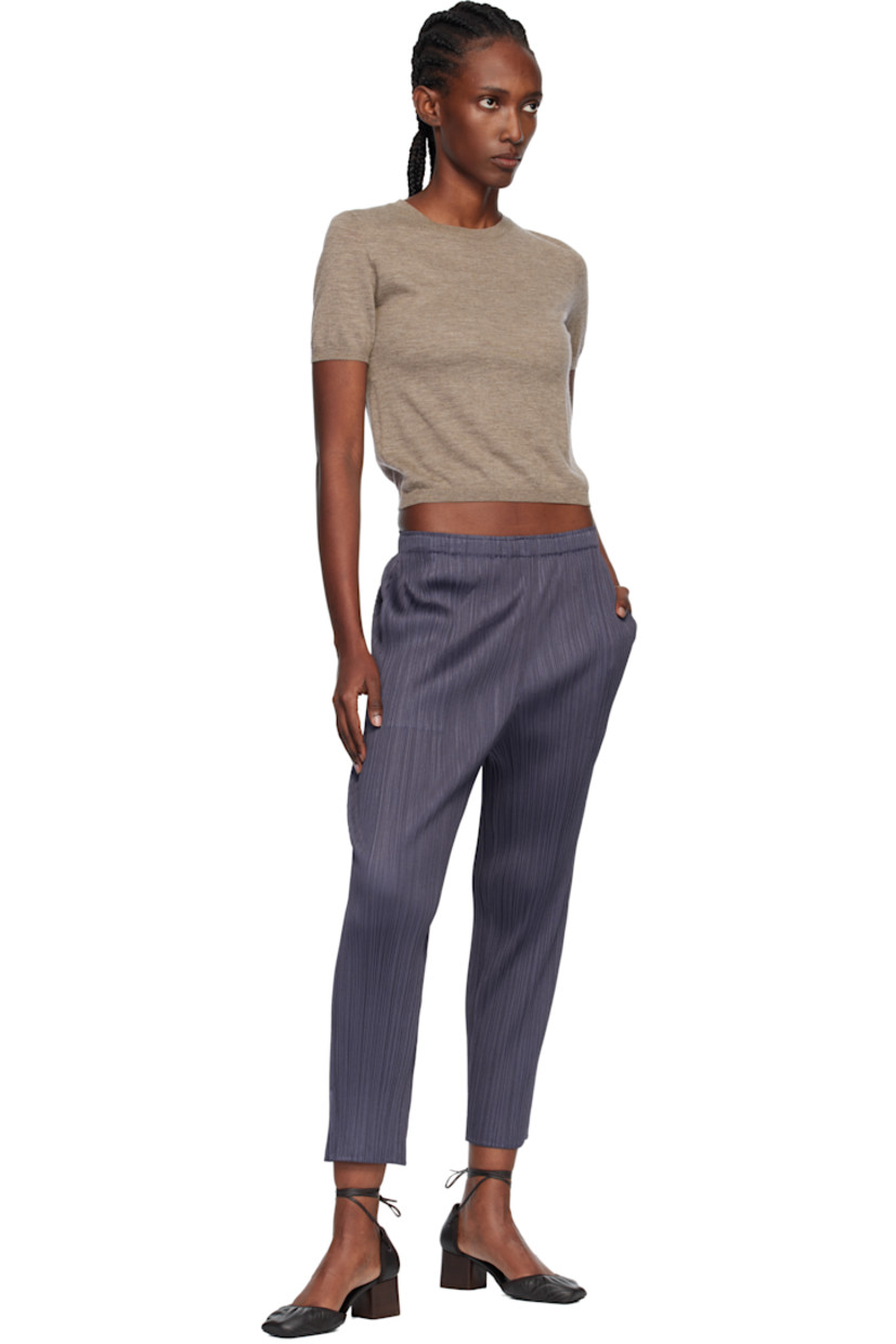 Garment-pleated tricot trousers.

· Slim-fit 
· Elasticized waistband

Supplier color: Dark gray