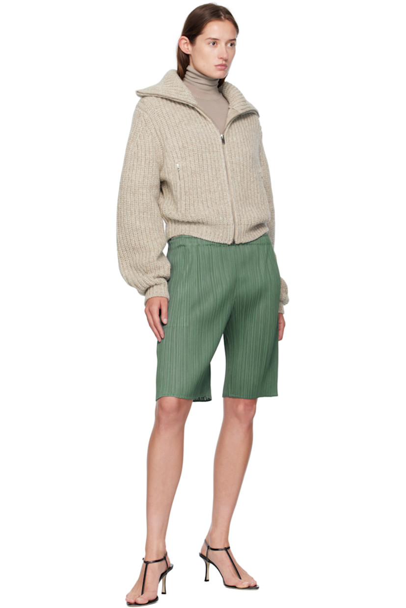 Garment-pleated tricot shorts.

· Elasticized waistband
· Two-pocket styling

Supplier color: Moss green