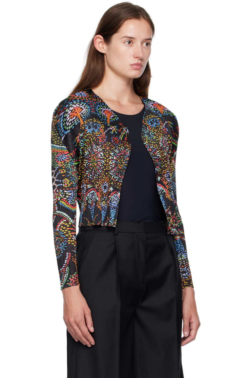 Garment-pleated tricot cardigan.

· Graphic pattern printed throughout
· Y-neck
· Open front

Supplier color: Black