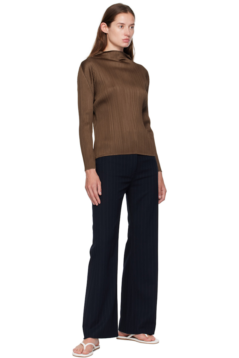 Garment-pleated tricot T-shirt. Mock neck.

Supplier color: Brown