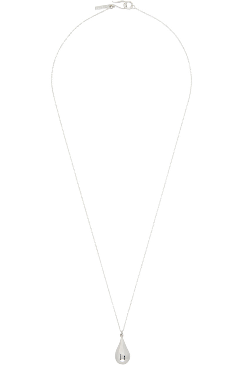 Handcrafted cable chain necklace in sterling silver.

· Graphic pendant
· Logo plaque at hook fastening
· L24"

Supplier color: Sterling silver