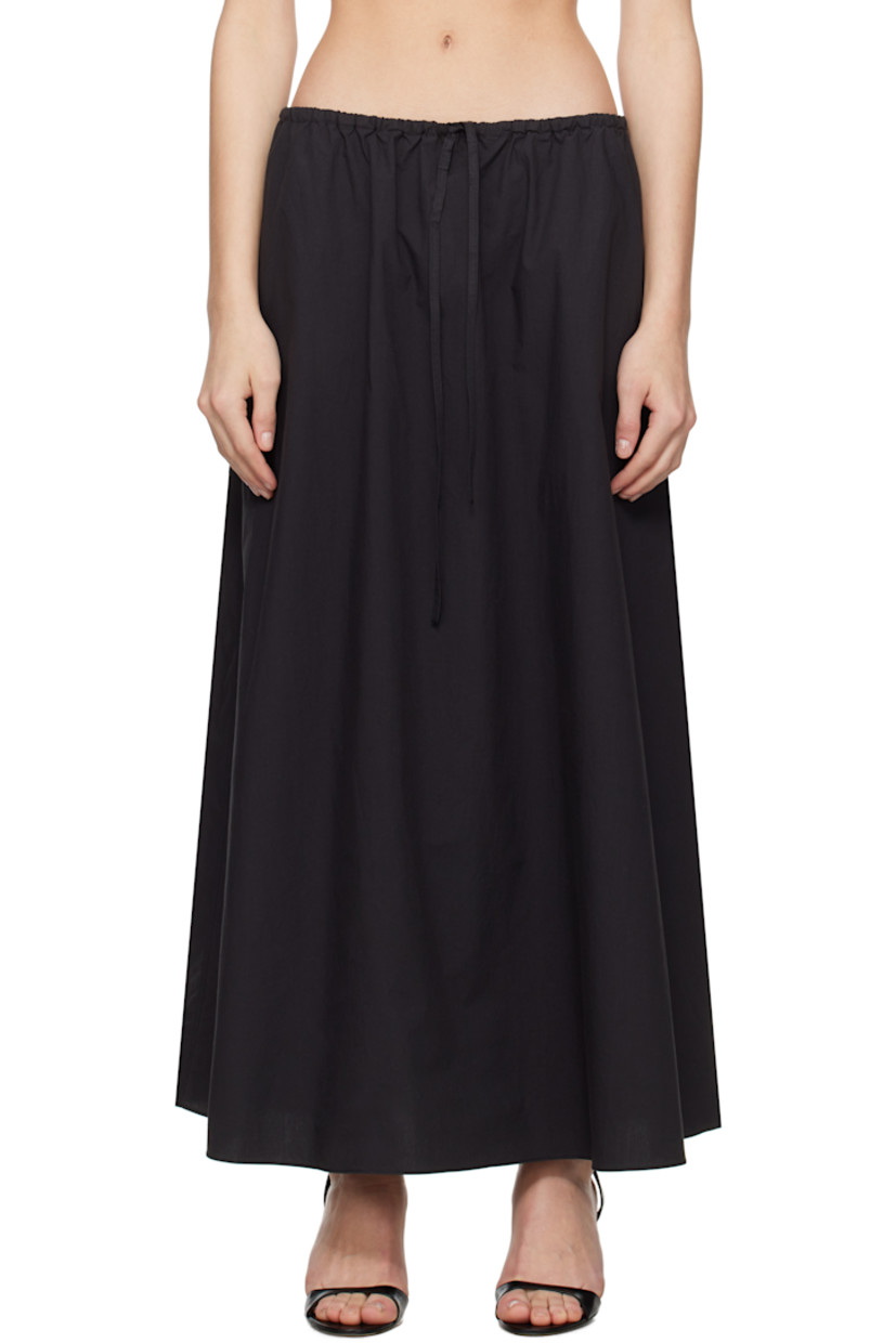 Organic cotton poplin maxi skirt. 

· Drawstring at elasticized waistband
· Two-pocket styling
· Unlined

Supplier color: Black