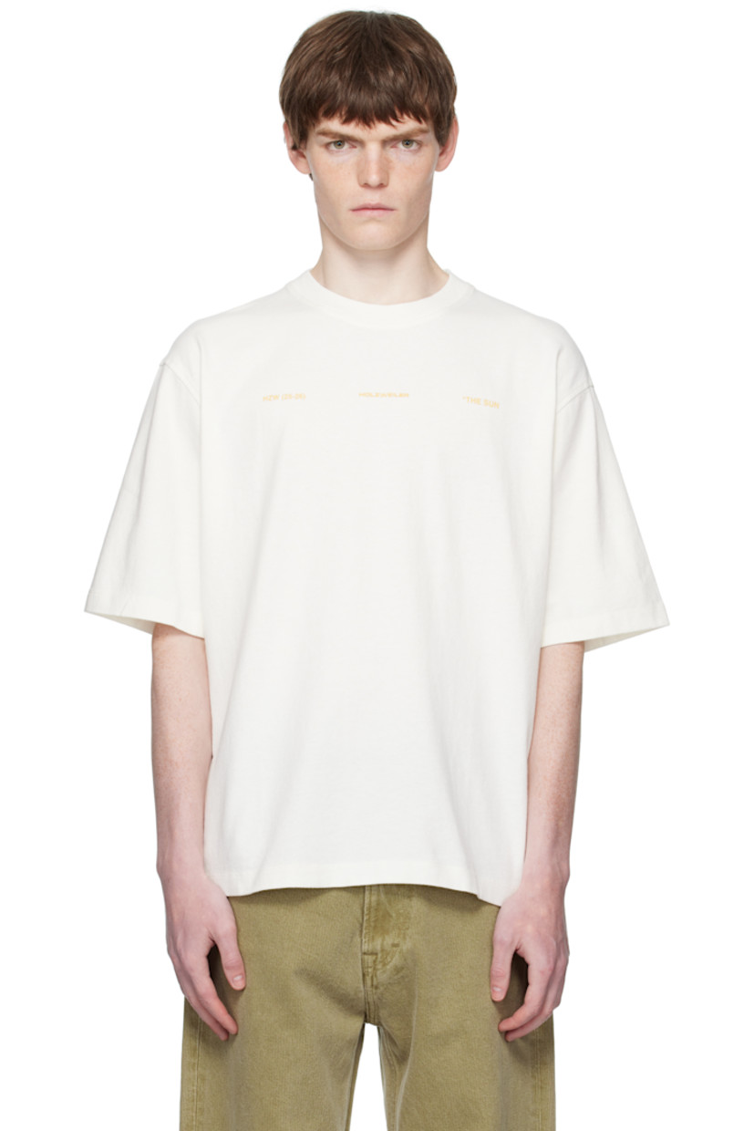Organic cotton jersey T-shirt.

· Rib-knit crewneck
· Logo printed at chest
· Graphic printed at back

Supplier color: White