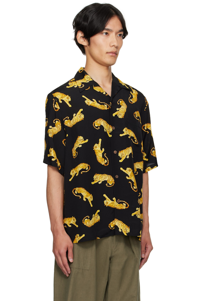 Poplin shirt.

· Graphic pattern printed throughout
· Open spread collar
· Button closure
· Patch pocket at chest
· Pleats at back yoke

Featuring artwork by Tim Lehi.

Supplier color: Black