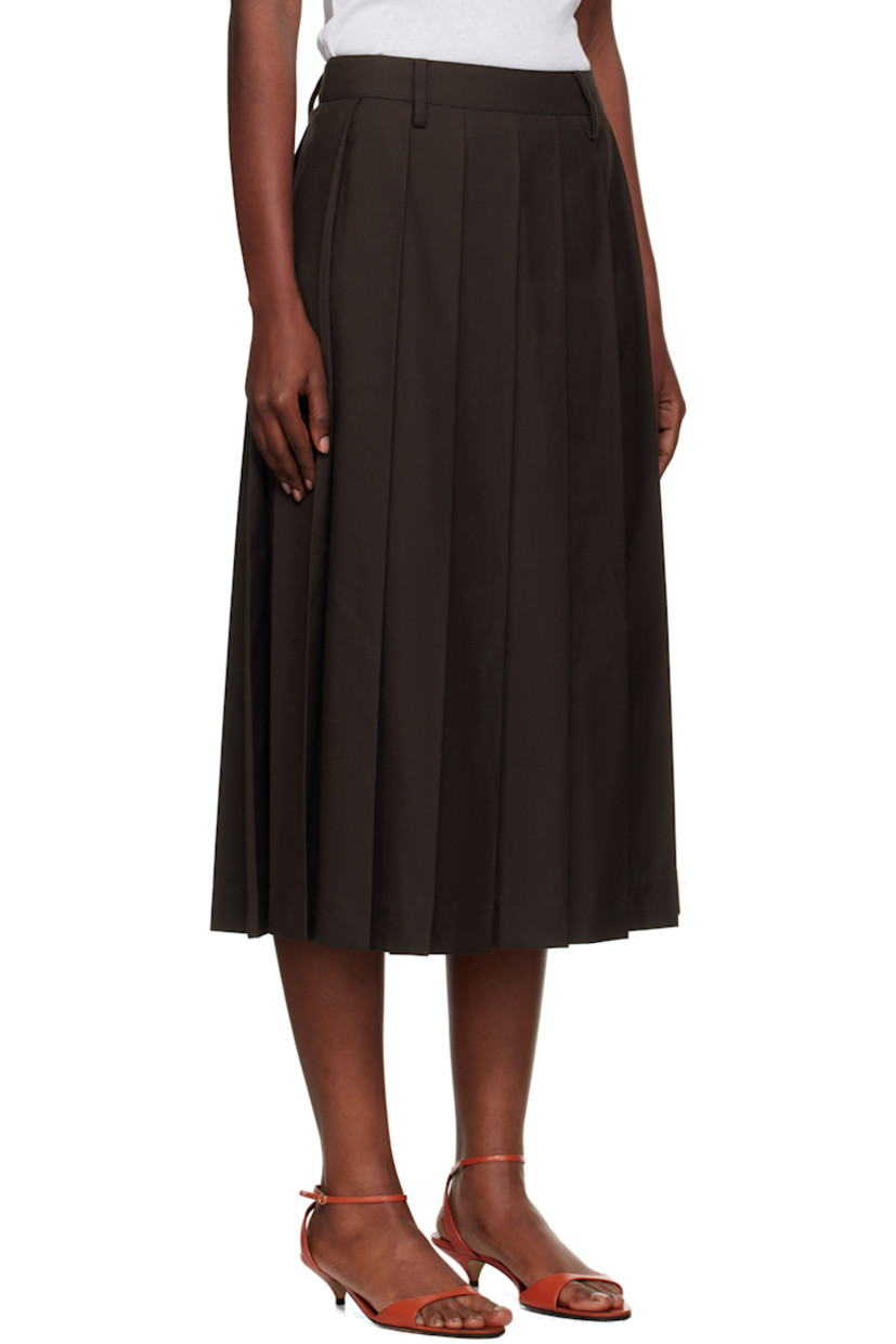 Twill midi skirt.

· Knife pleats throughout
· Belt loops
· Zip closure at side waist
· Partial satin lining

Supplier color: Dark brown