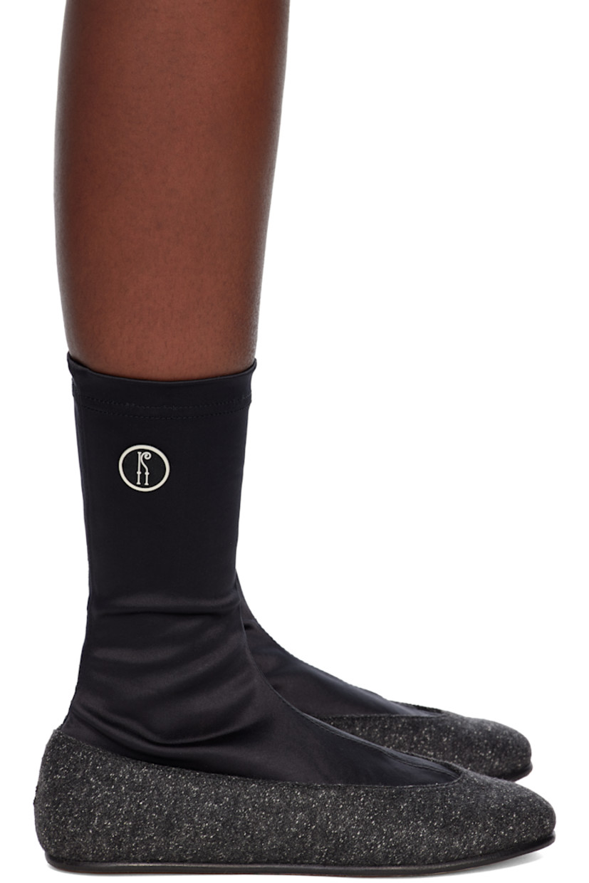 Ankle-high satin and tweed boots.

· Elasticized collar
· Rubberized logo patch at outer side
· Leather sole with rubber injection

Supplier color: Speckled dark grey/Black