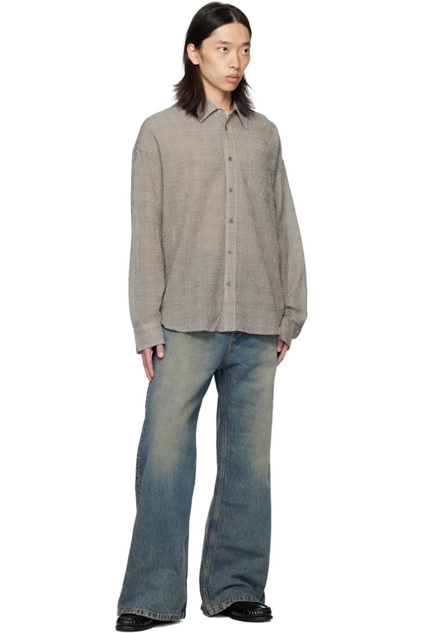 Non-stretch organic cotton denim jeans.

· Fading, whiskering, and hand-distressing throughout 
· Flared, wide-leg
· Belt loops
· Five-pocket styling
· Button fly 
· Dropped inseam
· Logo patch at back waistband
· Contrast stitching in tan 

Supplier color: Mid blue dirty