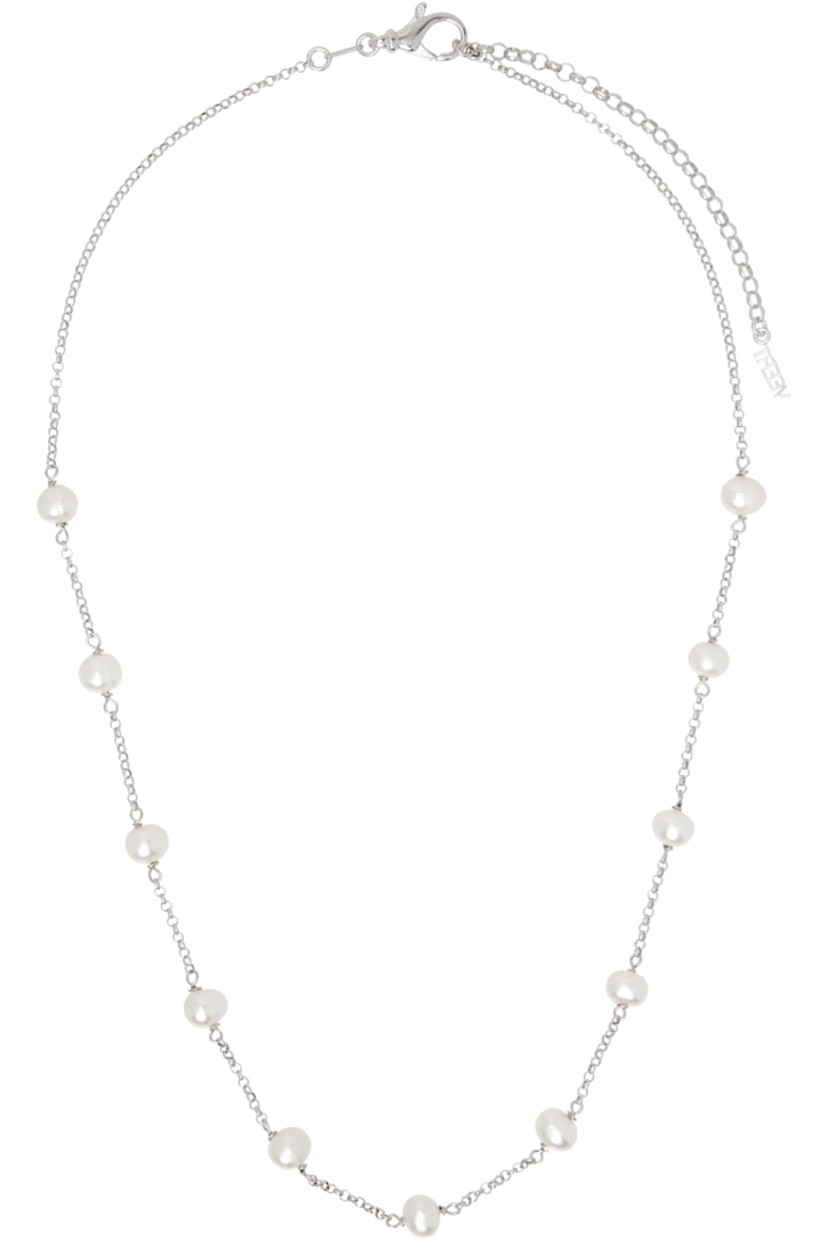 Handcrafted rolo chain necklace in 18k white gold vermeil. 

�· Freshwater pearls throughout 
· Logo charm at adjustable lobster-clasp fastening 
· L23"

Supplier color: White gold