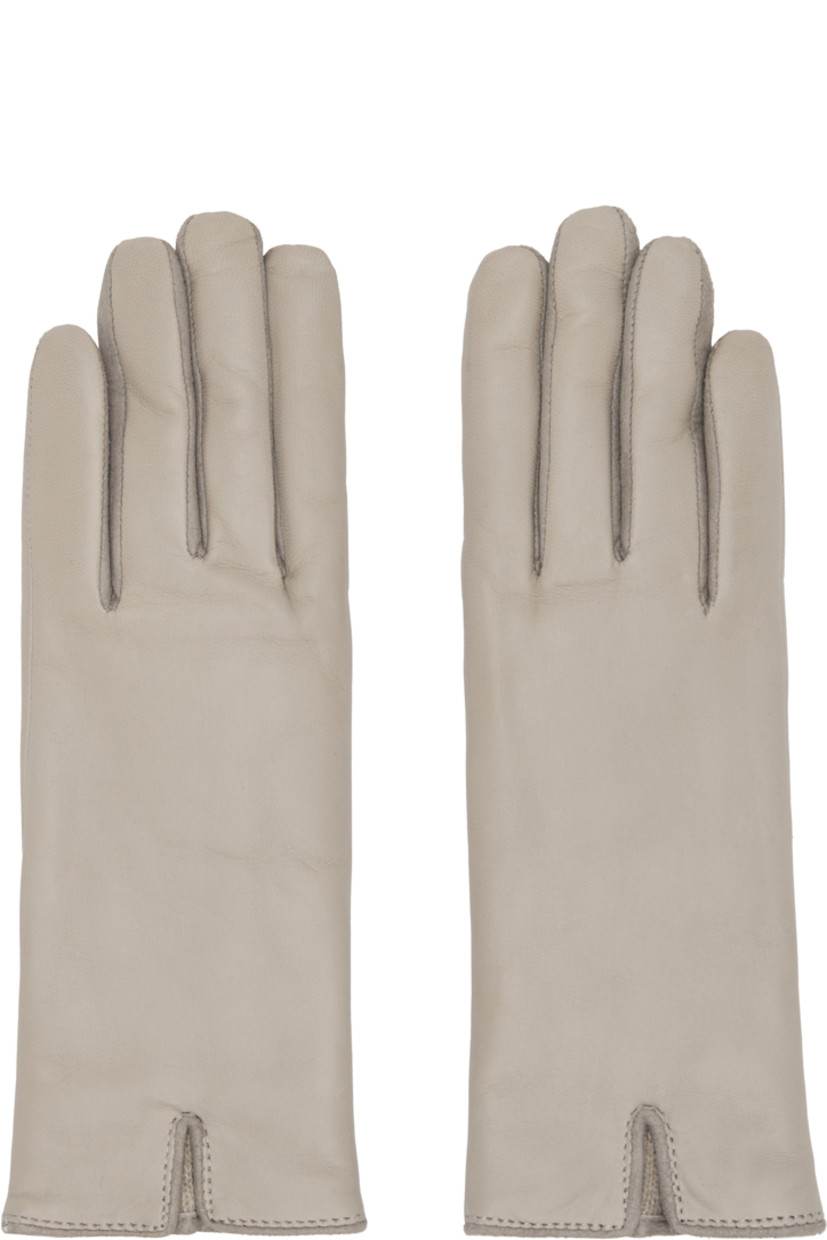 Grained nappa leather gloves.

· Suede trim at fingers
· Partially elasticized wrist
· Notch at top wrist
· Embossed logo at back wrist
· Full knit cashmere-blend lining

Supplier color: Gris Moyen