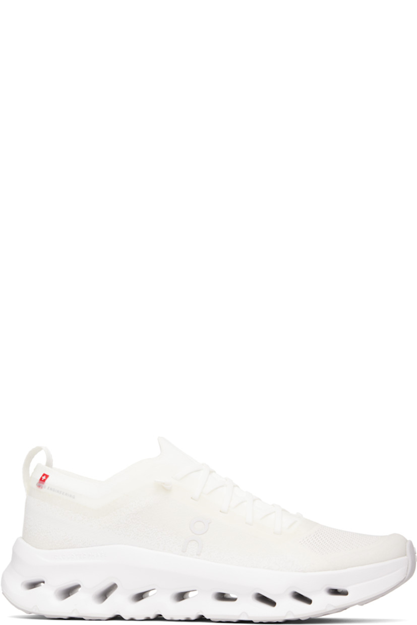 Low-top recycled mesh sneakers.

· Reflective logo bonded throughout
· Lace-up closure
· Padded collar
· Pull-loop at heel collar
· CloudTec Phase™ Helion™ superfoam rubber midsole
· Treaded rubber sole

Supplier color: White/Frost