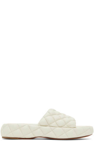 【関税込み】Bottega Veneta ホワイト Padded サンダル Bottega Veneta: ホワイト Padded サンダル | SSENSE 日本