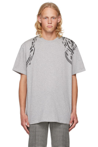 McQueenのグレー Harness スカル Tシャツがセール中 McQueenのグレー Harness スカル Tシャツがセール中