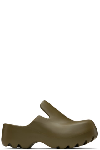【関税込み】Bottega Veneta カーキ Flash クロッグ Bottega Veneta: カーキ Flash クロッグ | SSENSE 日本