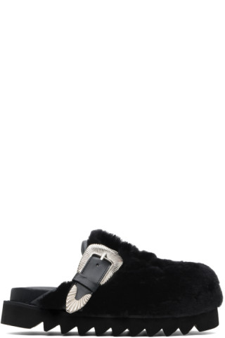 【関税込み】Toga Pulla SSENSE限定 ブラック スリッポン Toga PullaのSSENSE 日本限定 ブラック スリッポンがセール中