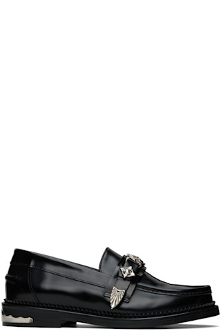 【関税込み】Toga Pulla SSENSE限定 ブラック Hard ローファー Toga PullaのSSENSE 日本限定 ブラック Metal ローファーがセール中