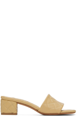 BOTTEGA VENETA イントレチャート AMY フラット ミュール*BEIGE Bottega Veneta: Beige Amy Mules | SSENSE