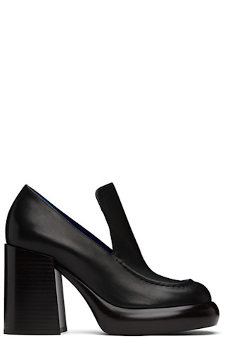 Burberryのブラック レザー ウェッジヒールがセール中