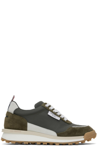 【関税込み】Thom Browne カーキ Alumni スニーカー Thom Browneのカーキ Alumni スニーカーがセール中