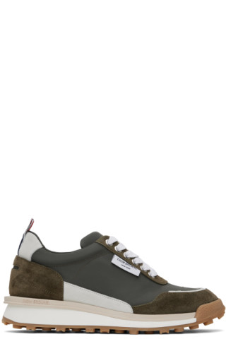 【関税込み】Thom Browne カーキ Alumni スニーカー Thom Browneのカーキ Alumni スニーカーがセール中