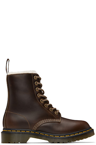 【関税込み】Dr. Martens ブラウン 1460 Pascal Serena ブーツ Brown 1460 Pascal Serena Boots by Dr. Martens on Sale