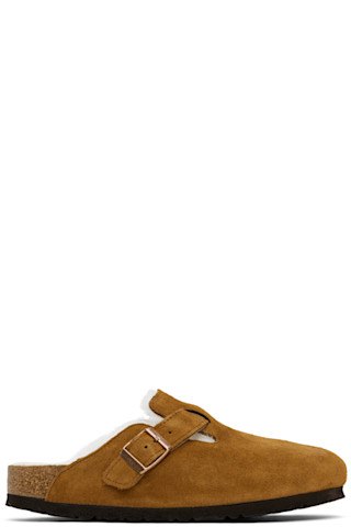 【関税込み】Birkenstock タン ナロー Boston クロッグ Birkenstock: タン ナロー Boston シアリング クロッグ | SSENSE