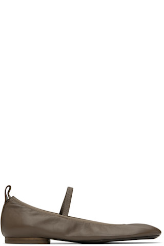 LEMAIREのトープ スクエア フラット バレエシューズがセール中