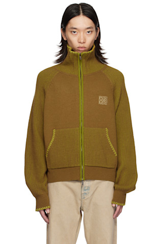 【関税込み】lesugiatelier カーキ ハイネック セーター lesugiatelierのカーキ ハイネック セーターがセール中