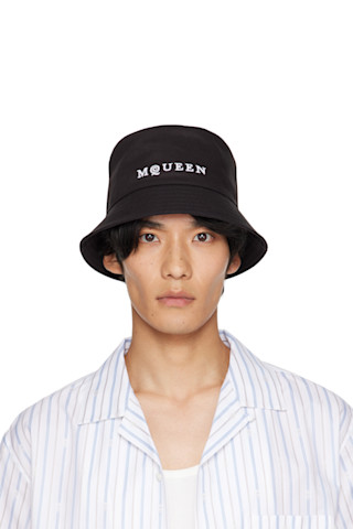 McQueenのブラック ロゴ バケットハットがセール中