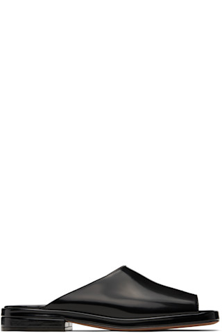 The Rowのブラック Emi ミュールがセール中