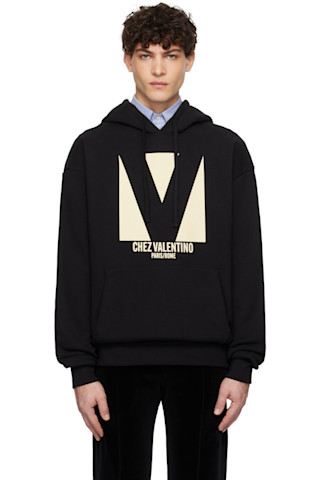 【VALENTINO】COTTON HOODIE WITH CHEZ VALENTINO PRINT Valentino: Black Cotton 'Chez Valentino' Print Hoodie | SSENSE