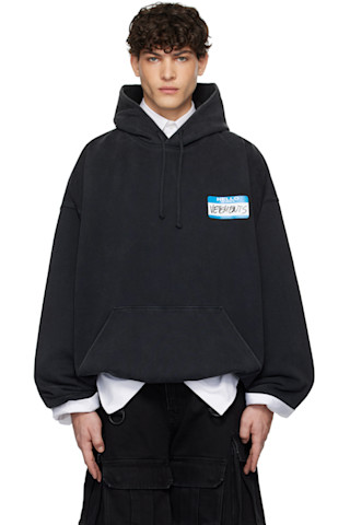 【VETEMENTS】ブラック オーバルロゴクロップドボクシーフーディ 251669M202026_1.jpg