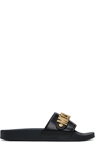 【MOSCHINO】ロゴプールスライダーブラック Moschinoのブラック レタリングロゴ プールスライドがセール中