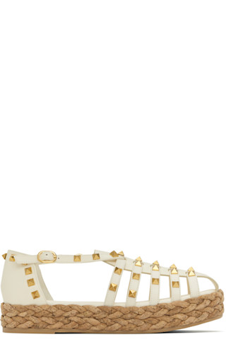 ◆VALENTINO◆ ホワイト&ゴールド レザーサンダル Valentino Garavani: ホワイト Rockstud Cork サンダル | SSENSE