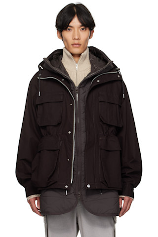 バーガンディと黒のスポーティジャケット sacaiのバーガンディ Rip Stop ジャケットがセール中