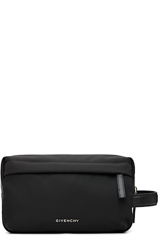 Givenchyのブラック トラベルポーチがセール中