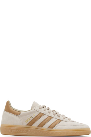 adidas Originalsのベージュ Handball Spezial スニーカーがセール中