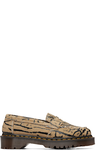 Dr. Martens: ベージュ Delapre スエード ローファー | SSENSE 日本