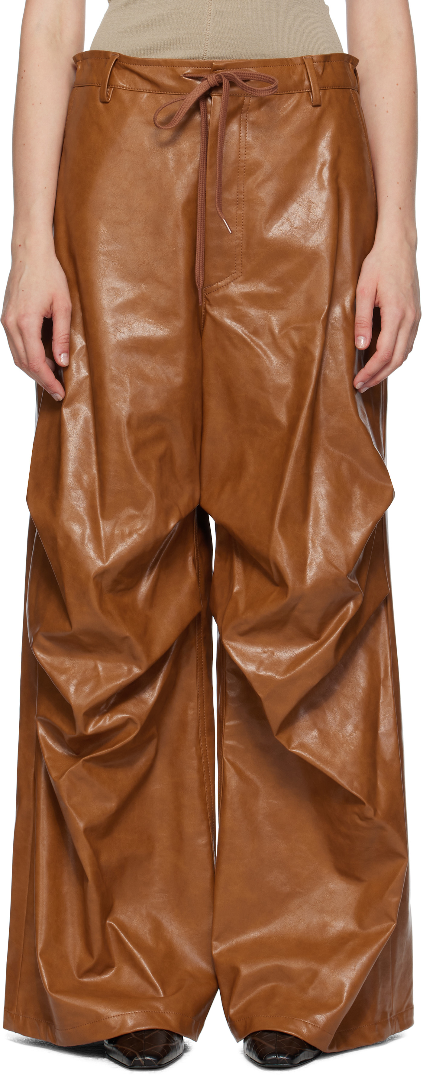 MM6 Maison Margiela Коричневые драпированные брюки из искусственной кожи карамельного цвета