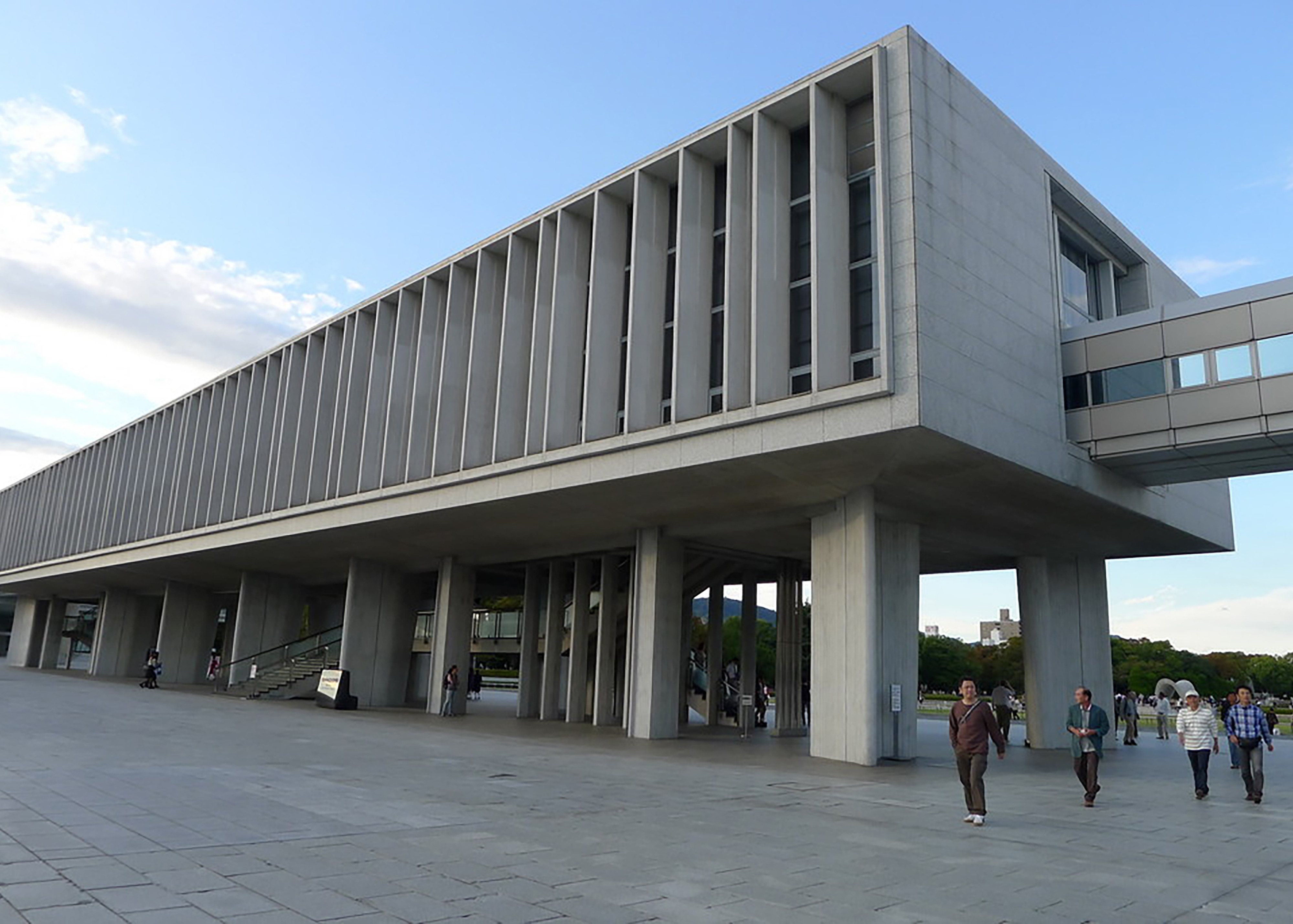 ハードコアな新陳代謝 都市の有機体 Ssense 日本