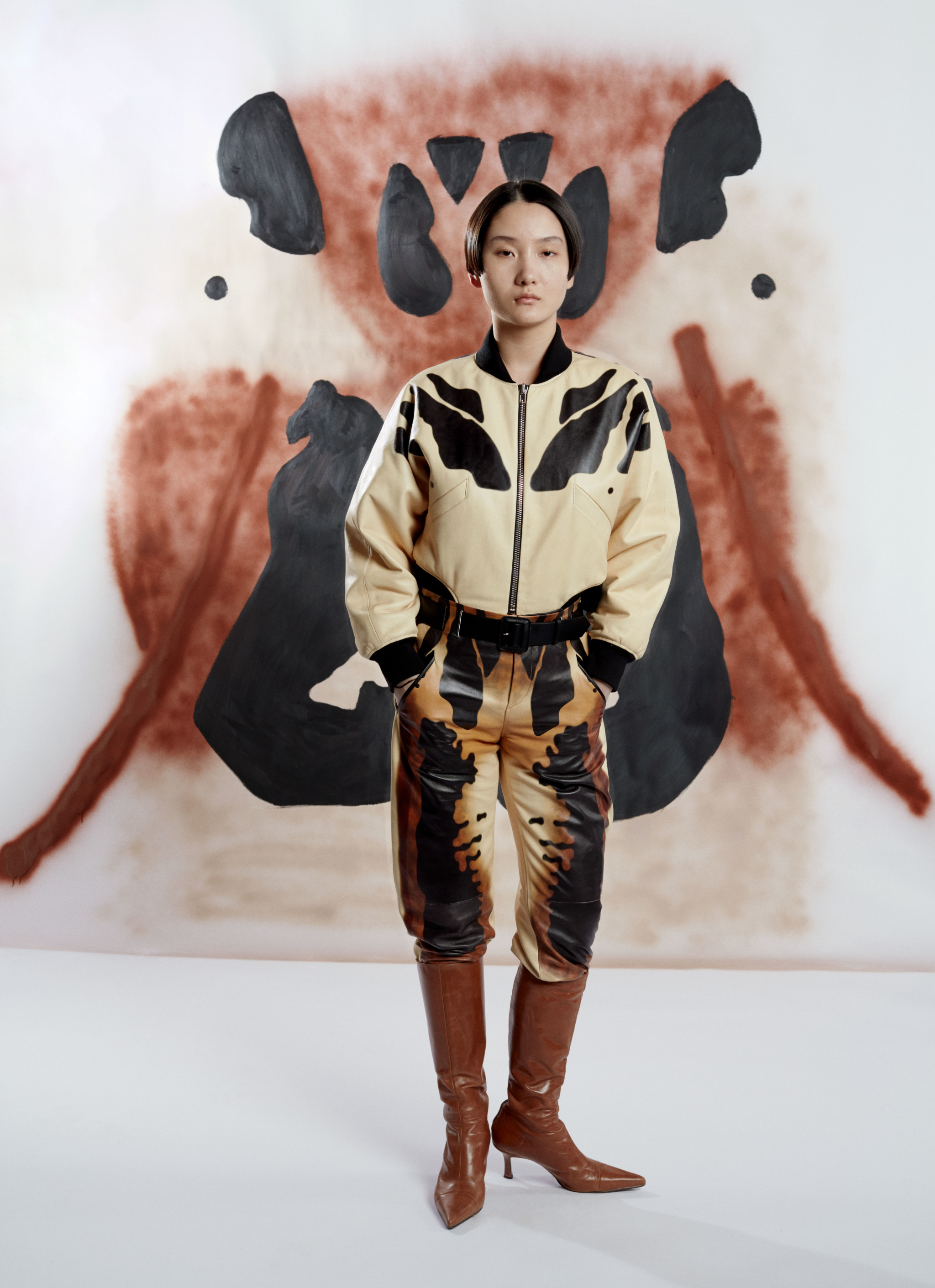 史上最年少 LVMH賞受賞者がレザーで変革する | SSENSE 日本
