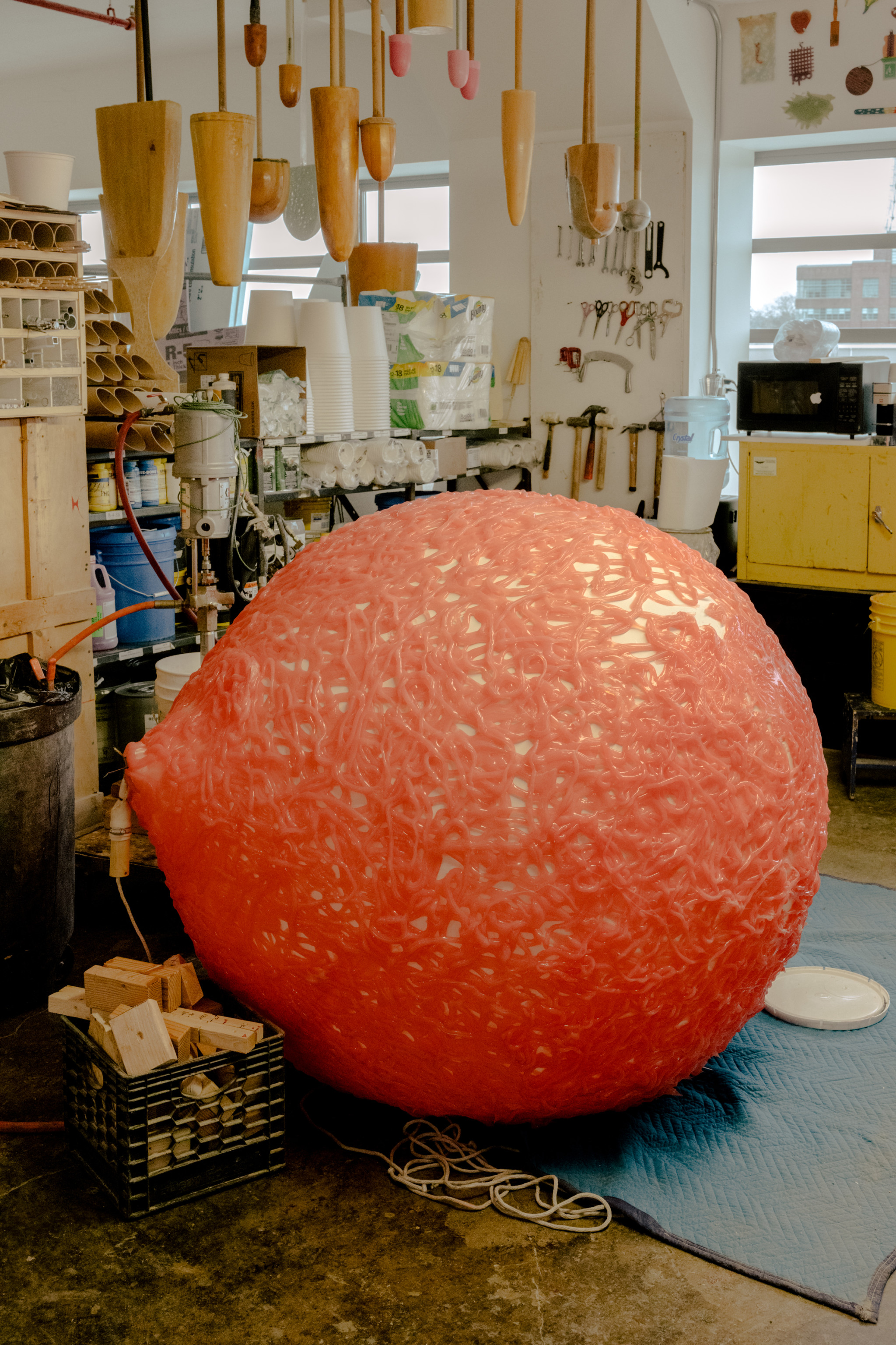 ガエターノ・ペッシェ：現実を呼吸する具象 | SSENSE 日本