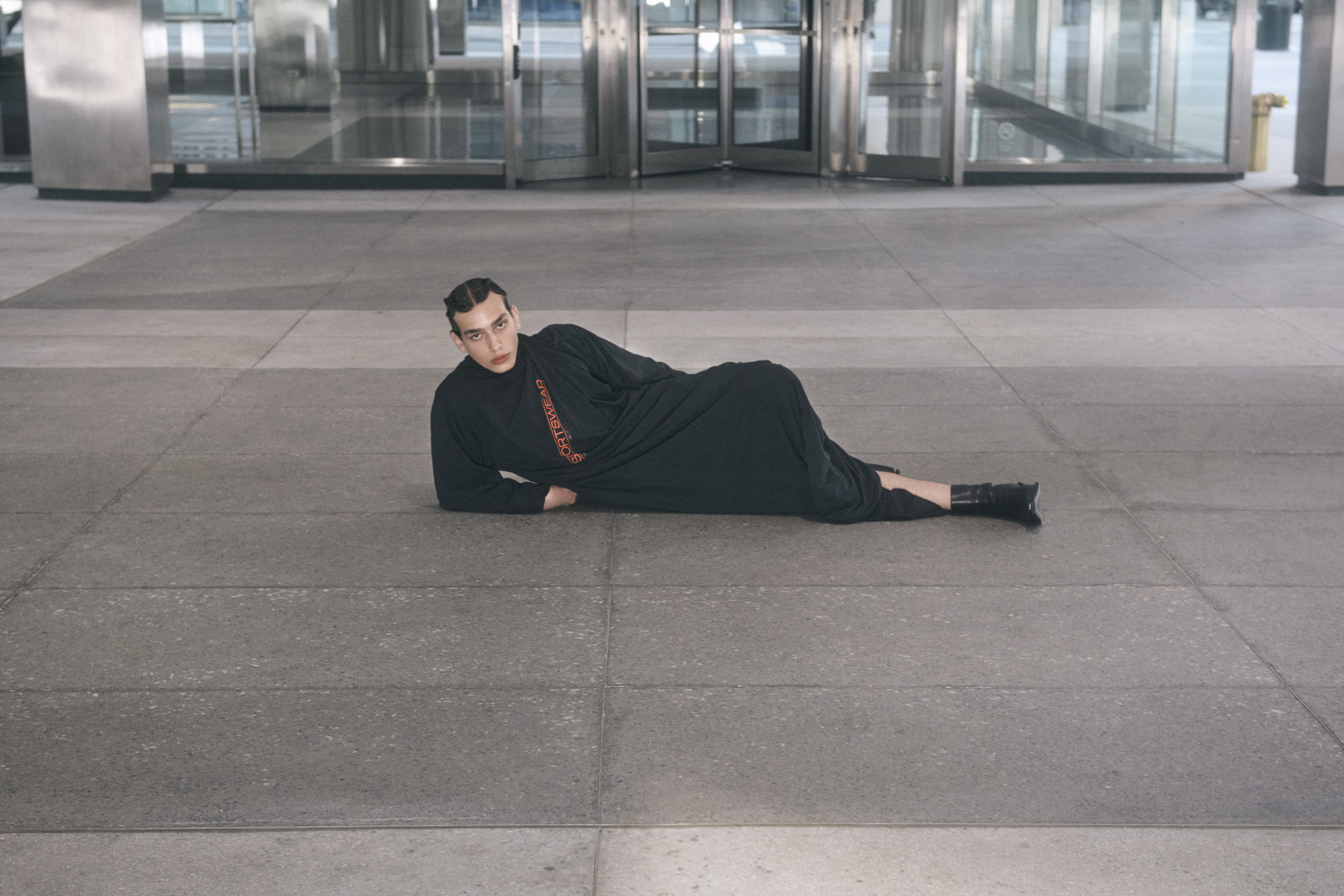 シェーン・オリバーが攪拌したゴルチエの世界 | SSENSE 日本