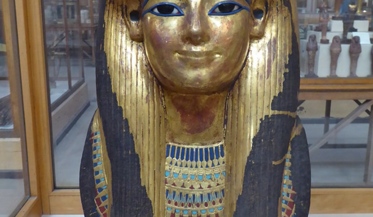 people with face masks during daytime