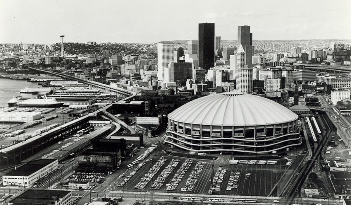 The Space Needle and Seattle skyline with Mount Rainier in the distance