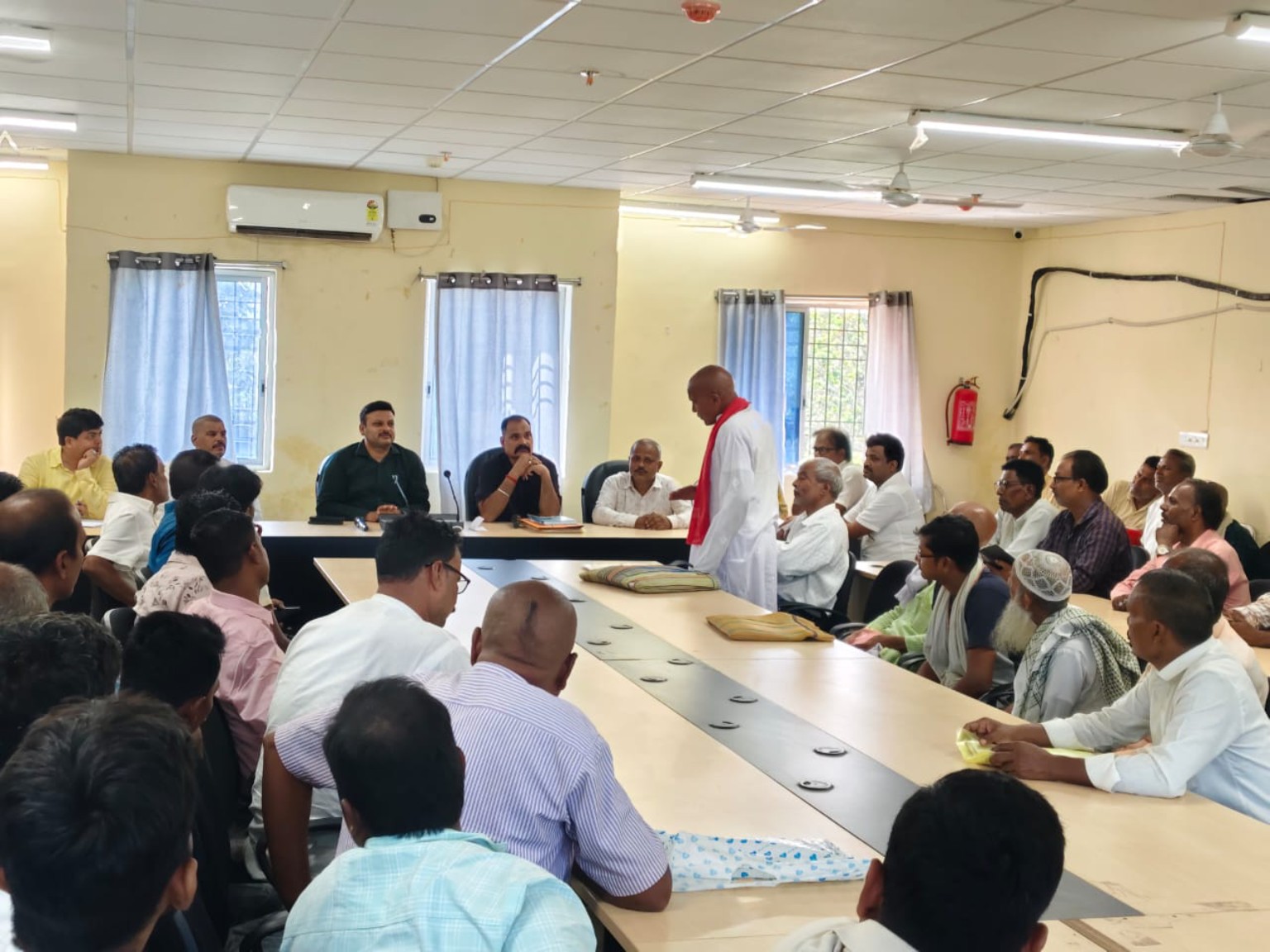 प्रतापगंज में जमाबंदी सुधार और भूमि विवादों पर बैठक, पंचायतवार रोस्टर बनाने का निर्देश