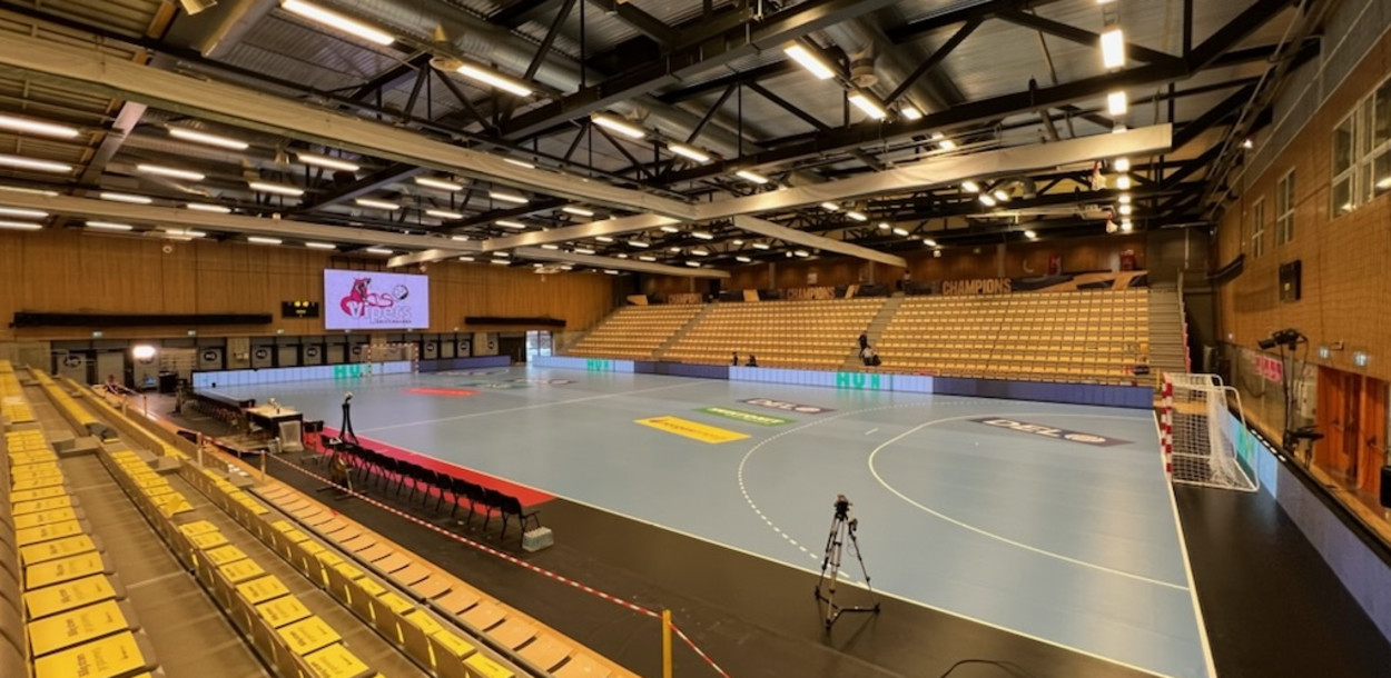 Aquarama Hallen () Aquarama Hallen