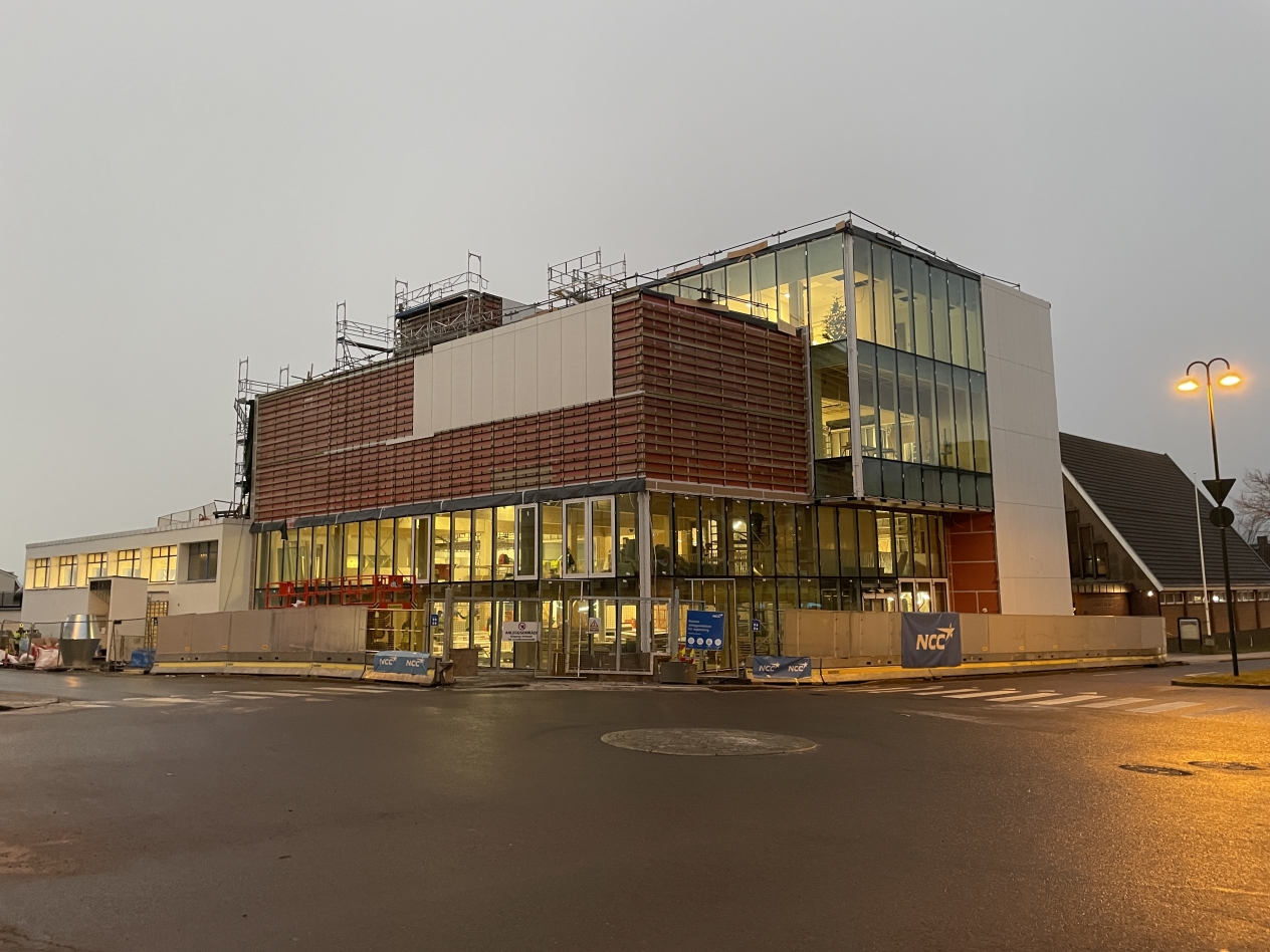 Det nye biblioteket ved hovedinngangen, fotografert 20.desember