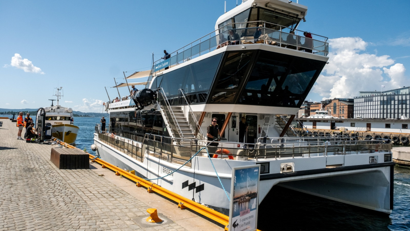MS Brisen ved Rådhusbrygge 2